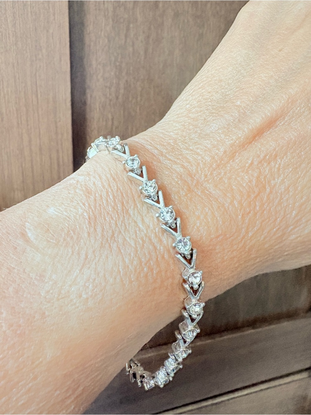Vintage Avon Silver Rhinestone Chevron Bracelet 8” V-Link Tennis Style NIB